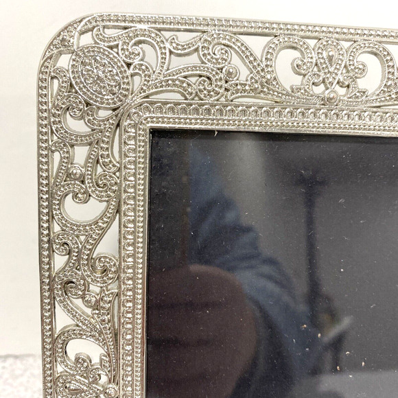 Sheffield Home Photo Frame 4 X 6 Ornate Silver Toned Textured Filigree Pattern - Picture 2 of 7